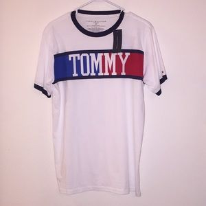 tags 🏷 Tommy Hilfiger tee shirt